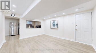 6 Queenscourt Dr in Toronto, ON - Building Photo