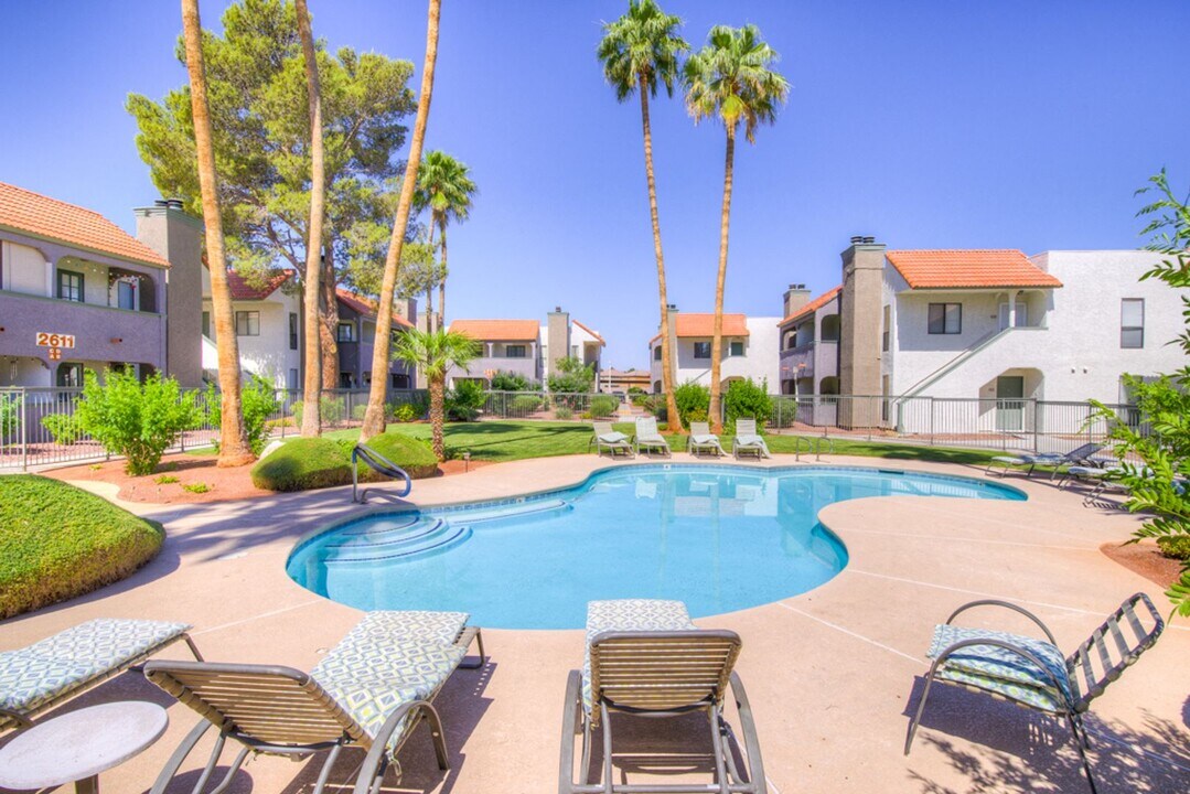 2212 Sunfish Dr in Henderson, NV - Building Photo