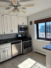 666 Pelham Rd in New Rochelle, NY - Building Photo - Building Photo