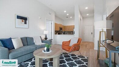 5256 International Dr in Orlando, FL - Building Photo - Building Photo