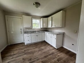 8606 Prairie View Dr in Houston, TX - Building Photo - Building Photo