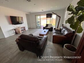 6910 S 12th Pl in Phoenix, AZ - Building Photo - Building Photo