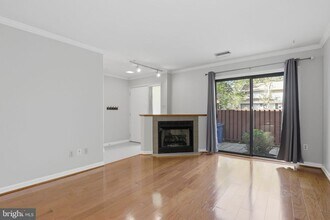 2369 Southgate Square in Reston, VA - Building Photo - Building Photo