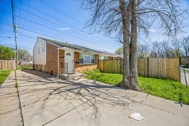 13313 S Eberhart Ave in Chicago, IL - Building Photo - Building Photo