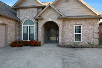 2978 Summit Dr in Fultondale, AL - Foto de edificio - Building Photo