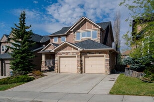 113 Aspen Stone Rd SW in Calgary, AB - Building Photo