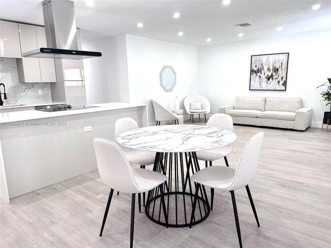 2421 N 56th Terrace in Hollywood, FL - Building Photo - Building Photo