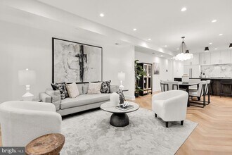 70 Q St NW, Unit B in Washington, DC - Foto de edificio - Building Photo