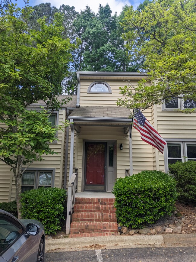 203 Oak Hollow Ct in Raleigh, NC - Building Photo - Building Photo