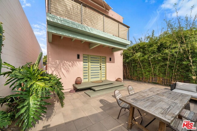 621 Rose Ave in Los Angeles, CA - Building Photo - Building Photo