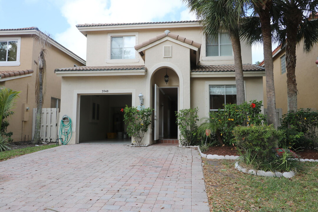 3948 Lake Tahoe Cir in West Palm Beach, FL - Building Photo