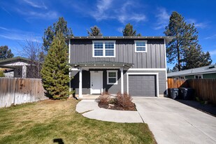 588 SE Roosevelt Ave in Bend, OR - Building Photo