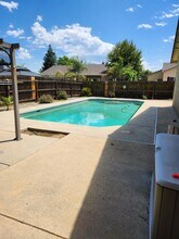 682 W Forest St in Kingsburg, CA - Building Photo - Building Photo