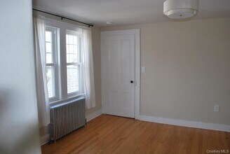 35 Oakland Ave in Warwick, NY - Building Photo - Building Photo