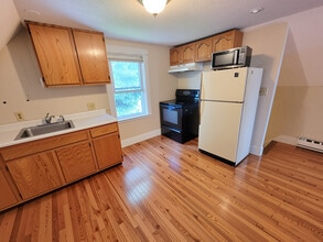 10 Harvard St, Unit 2 in Everett, MA - Building Photo - Building Photo