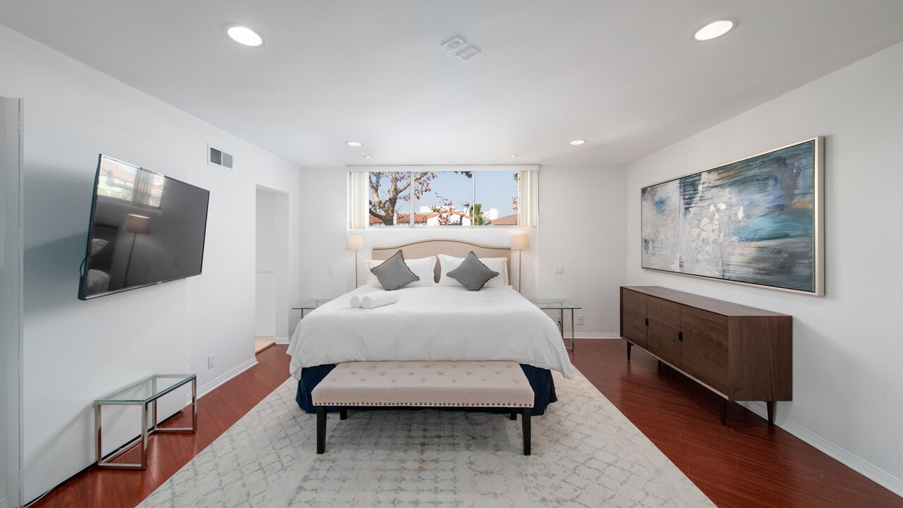 223 S Lasky Dr in Beverly Hills, CA - Building Photo