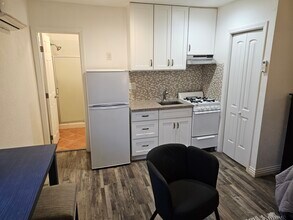 209 N Huntington St, Unit 3 in San Fernando, CA - Building Photo - Building Photo