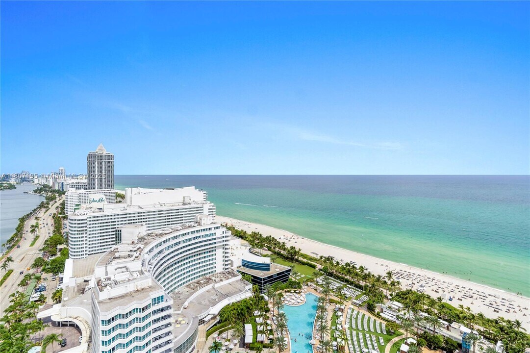 4401 Collins Ave in Miami Beach, FL - Foto de edificio