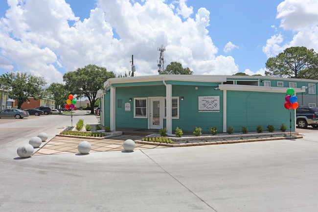 Redwood Garden Apartments in Houston, TX - Building Photo - Building Photo