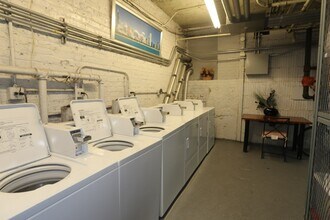 1314 N Dearborn St, Unit 3C in Chicago, IL - Building Photo - Building Photo