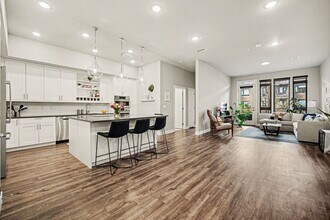 6618 E Lowry Blvd in Denver, CO - Building Photo - Building Photo