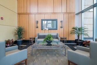 345 N LaSalle St in Chicago, IL - Building Photo - Building Photo