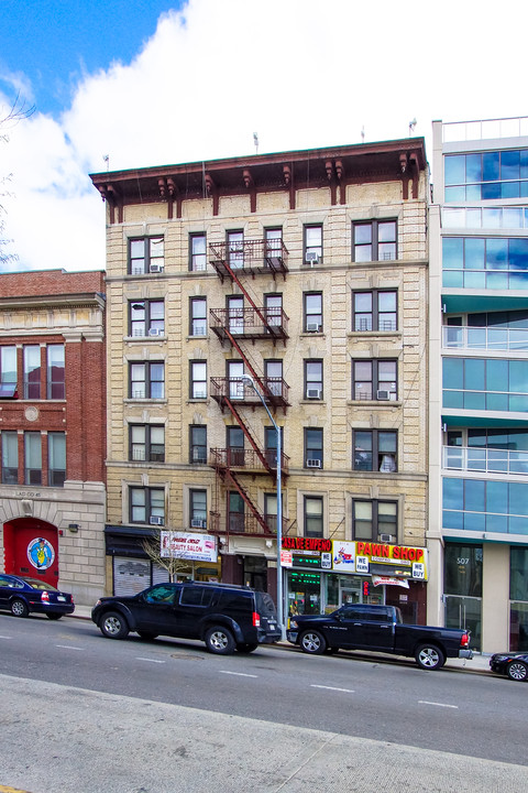 Rent-A-Center in New York, NY - Building Photo