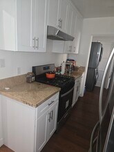 1025 E Spazier Ave in Burbank, CA - Building Photo - Building Photo