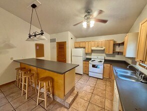 613 Moro St in Manhattan, KS - Foto de edificio - Building Photo