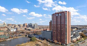 105 Christina Landing Dr in Wilmington, DE - Building Photo
