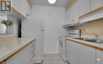 214 Viewmount Dr in Ottawa, ON - Building Photo - Building Photo