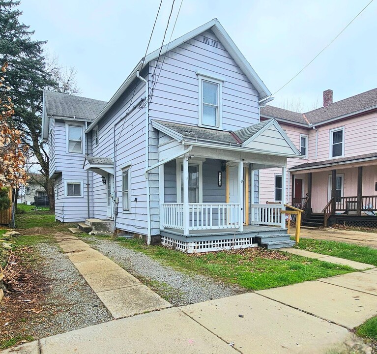 138 Poplar St in Mansfield, OH - Foto de edificio