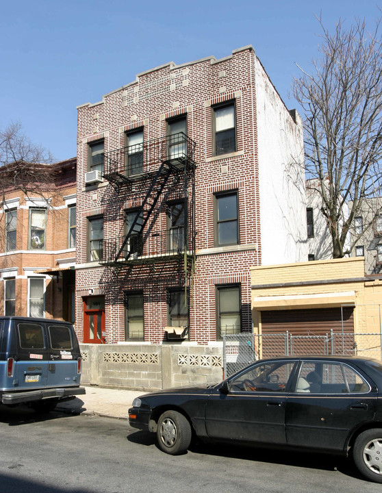 161 E 35th St in Brooklyn, NY - Foto de edificio