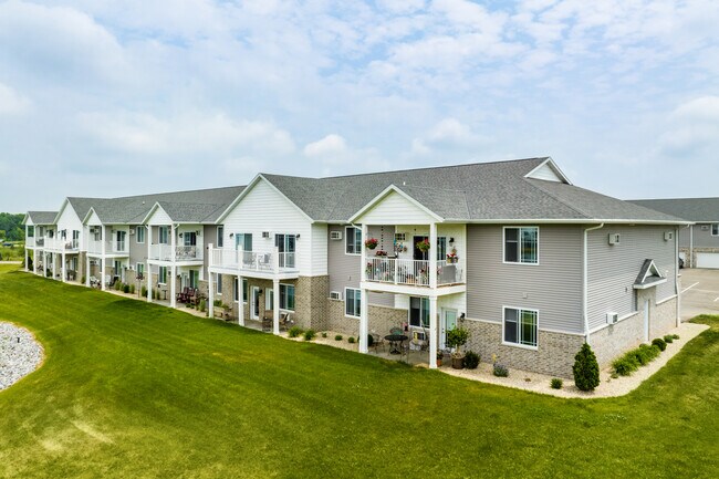 Rock Creek Apartments in Lake Mills, WI - Foto de edificio - Building Photo