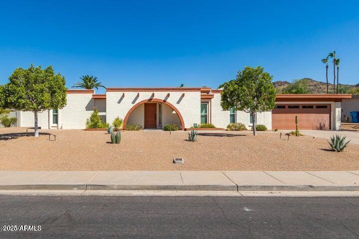 3357 E Hatcher Rd in Phoenix, AZ - Building Photo