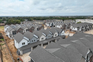 Parkwood Oaks in Bedford, TX - Building Photo