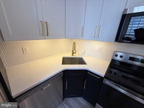 2008 Chestnut St in Philadelphia, PA - Building Photo - Building Photo