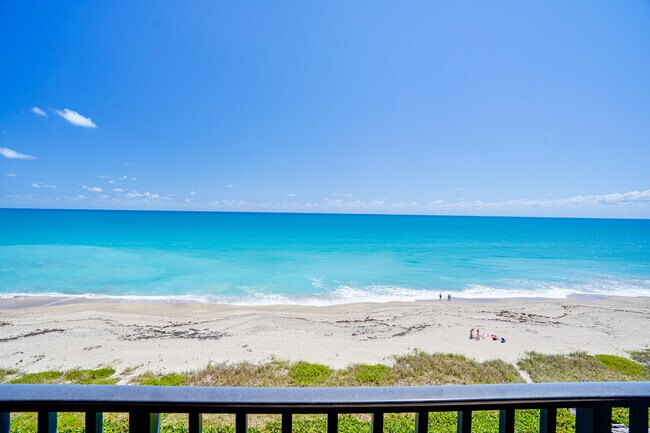 10044 S Ocean Dr, Unit 905 in Jensen Beach, FL - Foto de edificio - Building Photo