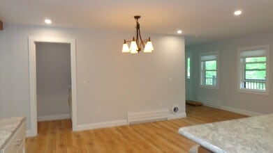 112 Parkside Rd in New London, NH - Building Photo - Building Photo