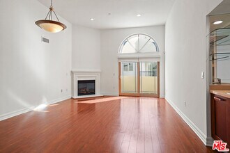 1240 S Sherbourne Dr in Los Angeles, CA - Foto de edificio - Building Photo