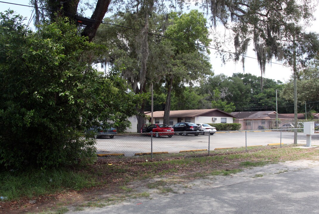 11718 N 14th St in Tampa, FL - Building Photo