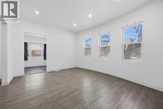 211 George St in Sarnia, ON - Foto de edificio - Building Photo