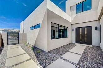 124 Still Shrs St in Henderson, NV - Building Photo - Building Photo