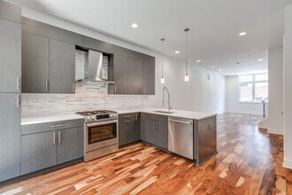 328 Potts St in Philadelphia, PA - Building Photo - Building Photo