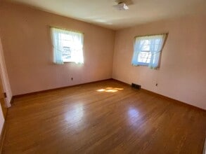 371 Adrian Dr in St. Louis, MO - Building Photo - Building Photo