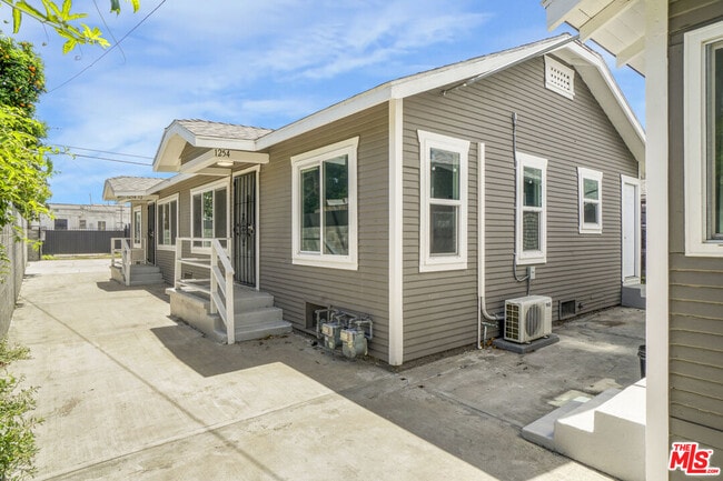 1254 Exposition Blvd in Los Angeles, CA - Building Photo - Building Photo
