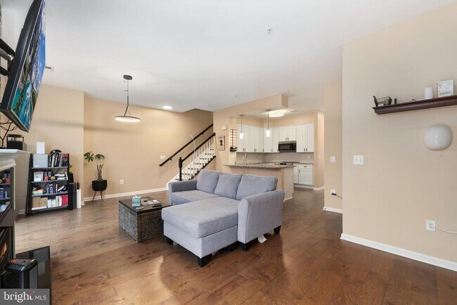 13947 Hollow Wind Way in Woodbridge, VA - Building Photo - Building Photo