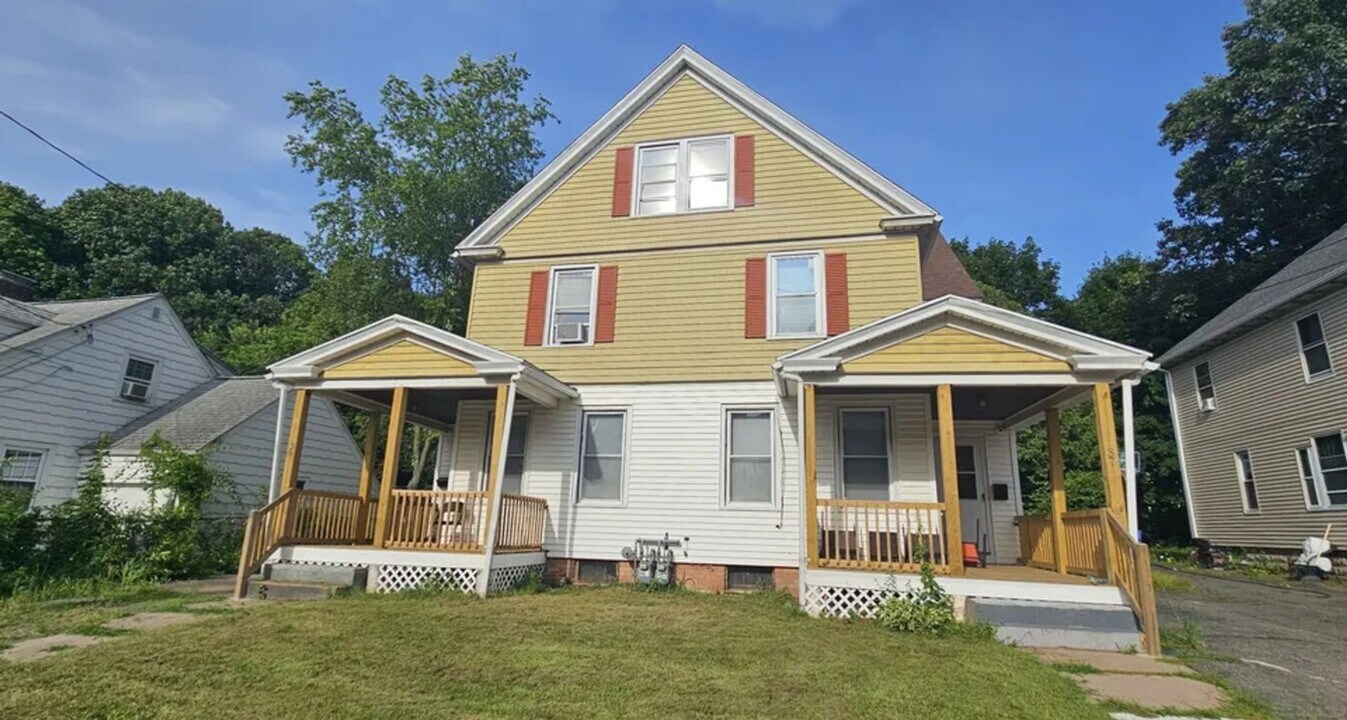 39 Edgerton St in Manchester, CT - Building Photo