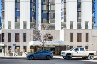 Barclay Towers in Denver, CO - Building Photo - Building Photo