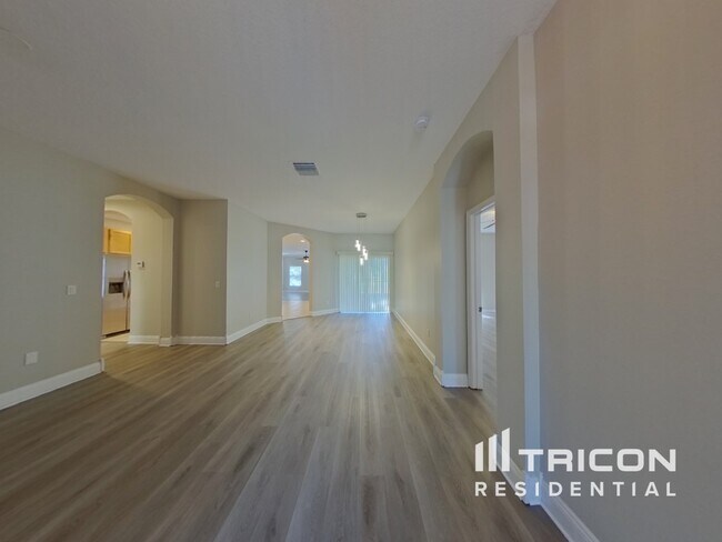 1421 Emerald Hill Way in Valrico, FL - Building Photo - Building Photo